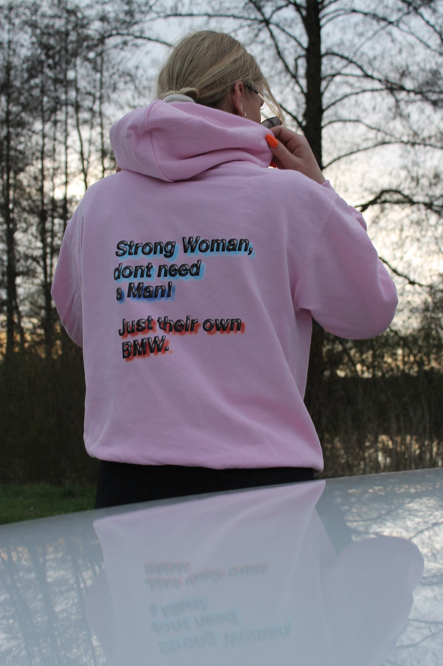 Strong Woman don´t need a man! Just their own BMW. Unisex Hoodie